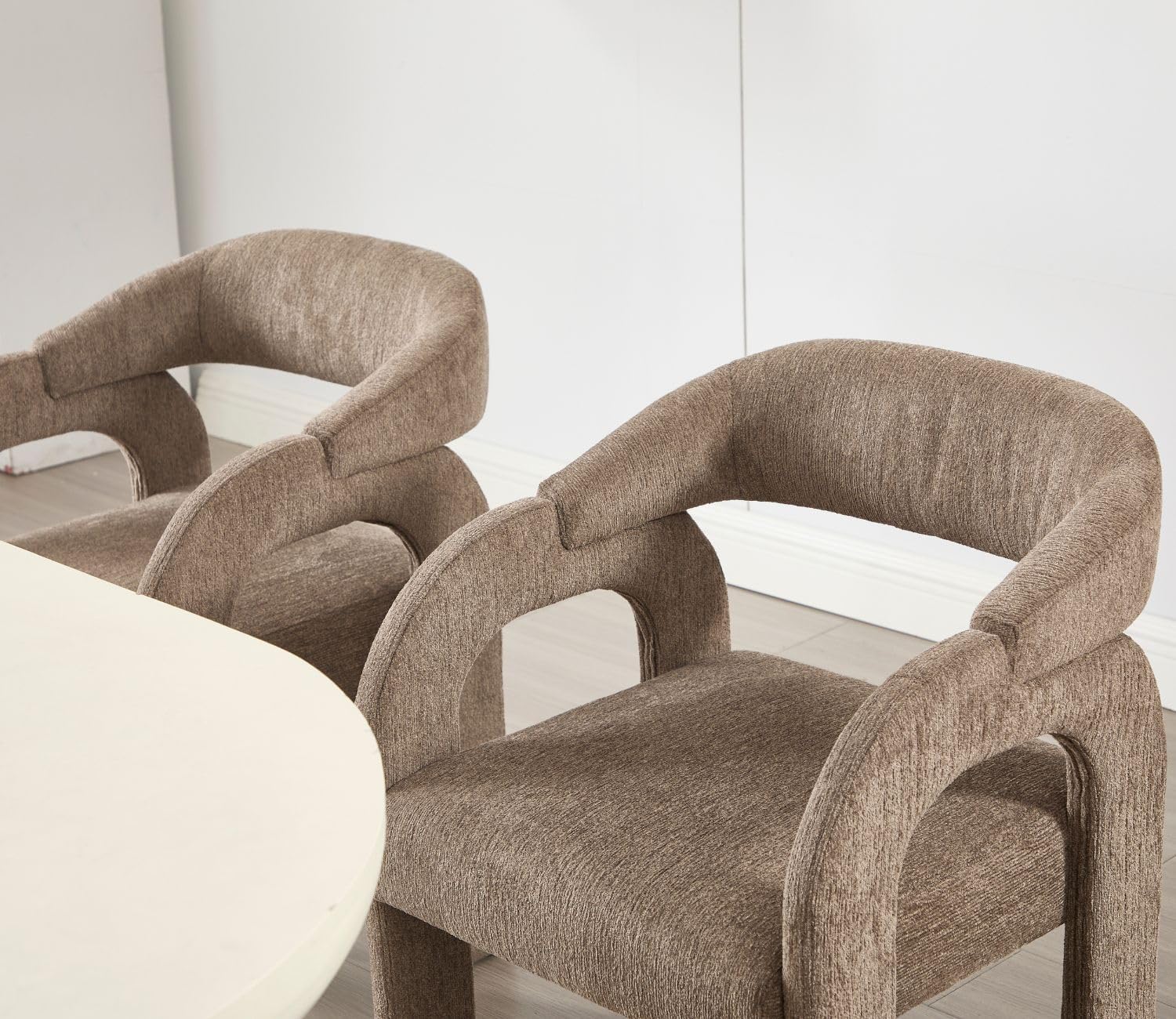 Belma, lot de deux chaises en chenille avec dossier incurvé – détail du produit