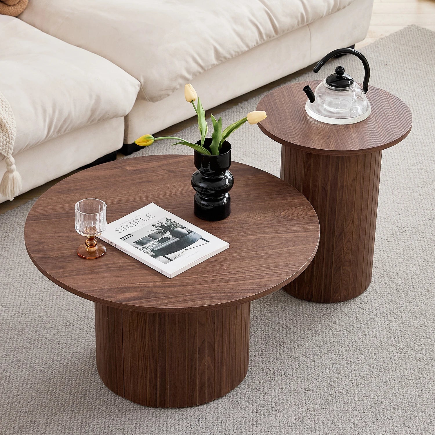 Double Lotus, lot de deux tables basses rondes effet bois – vue sous un autre angle